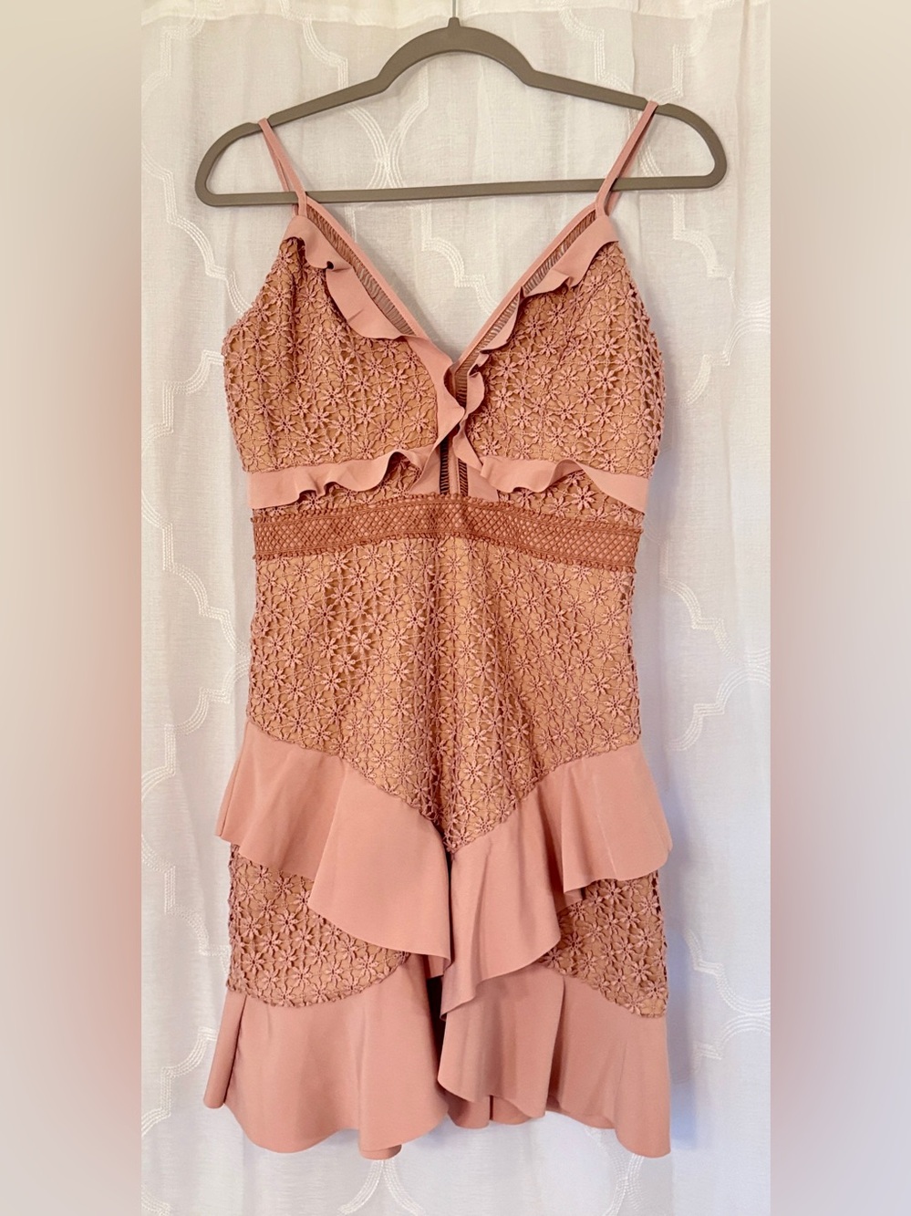 Bardot Mini Dress Pink Floral Lace Tiered Ruffle V-Neck Spaghetti Strap Small 6